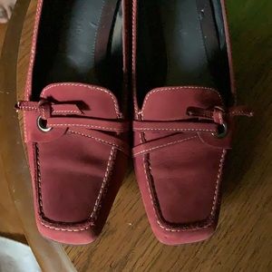 Liz Claiborne Suede Kitten Heels EUC